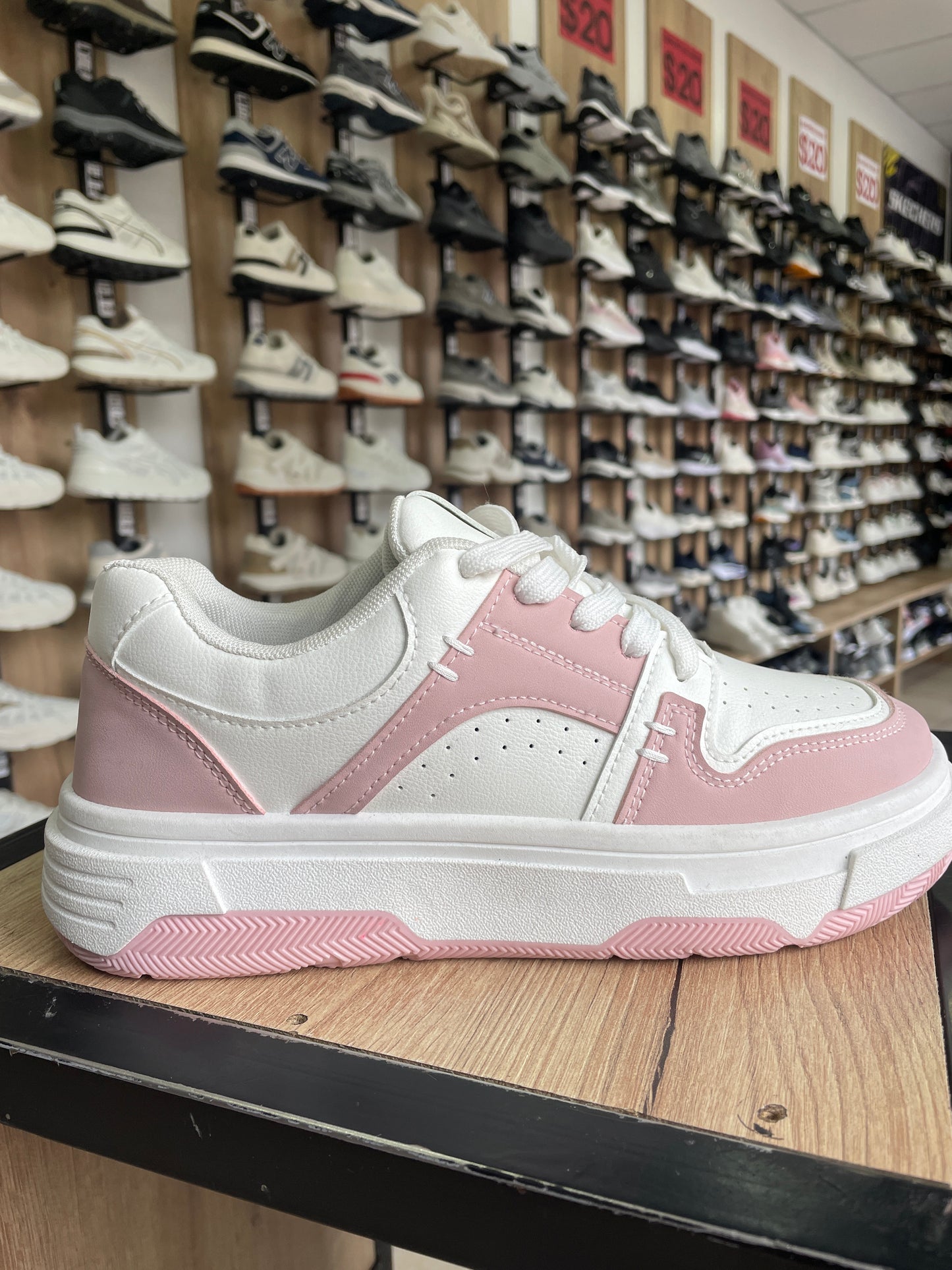 SNEAKER UM ROSA