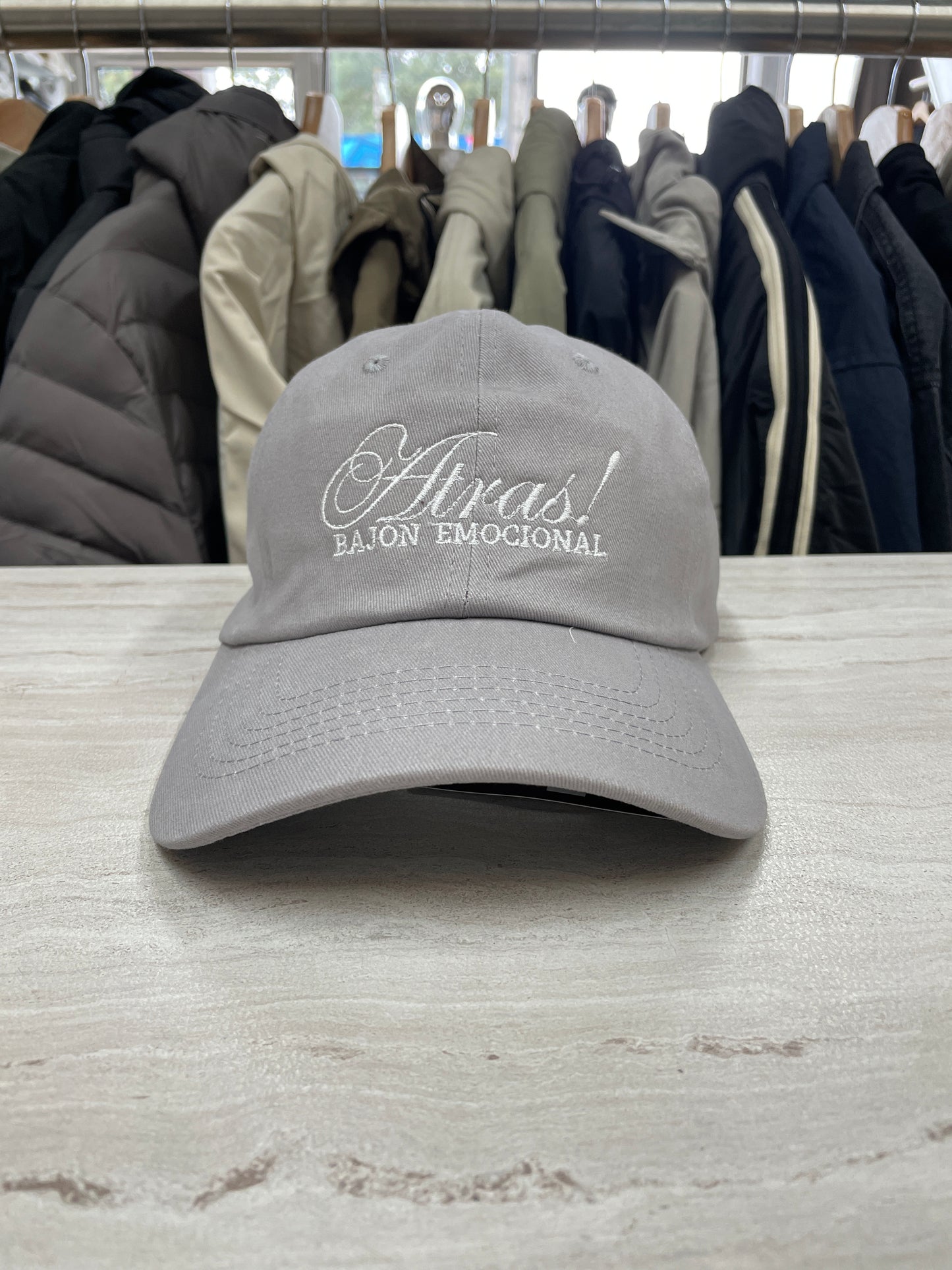 GORRA “ATRÁS BAJÓN EMOCIONAL”