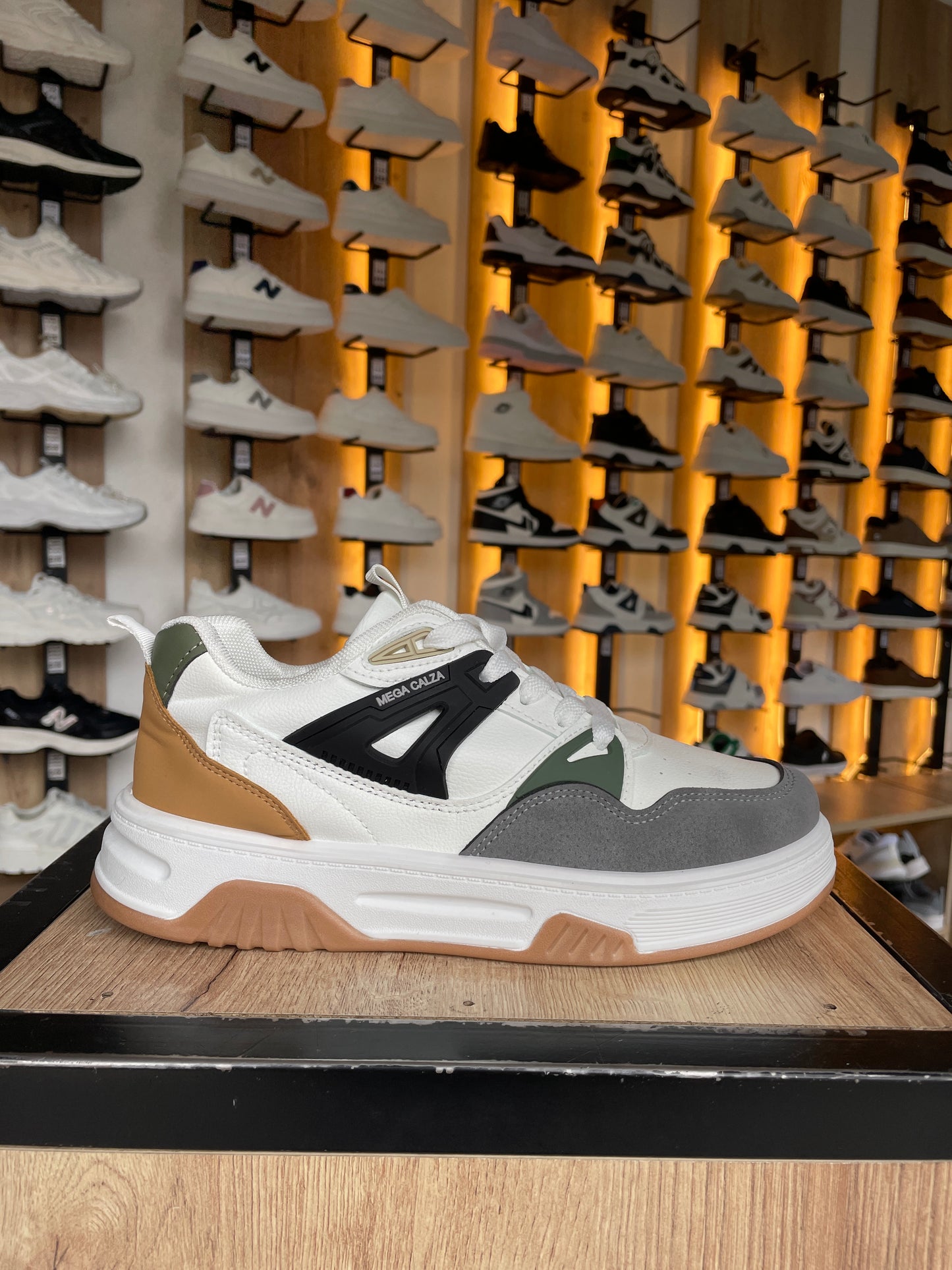 SNEAKER MZ CAFÉ
