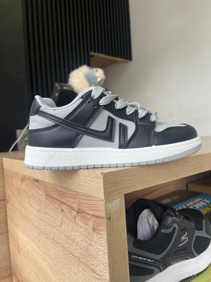 SNEAKER LW GRIS NEGRO NIÑOS