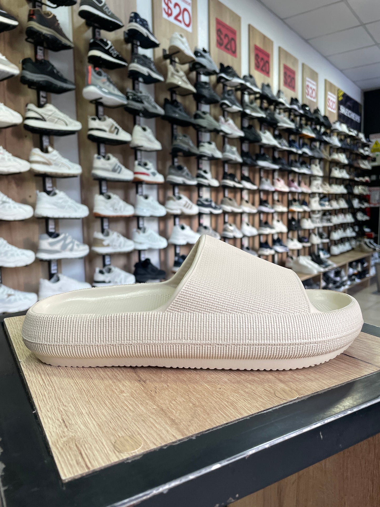 SANDALIA LLANA BEIGE