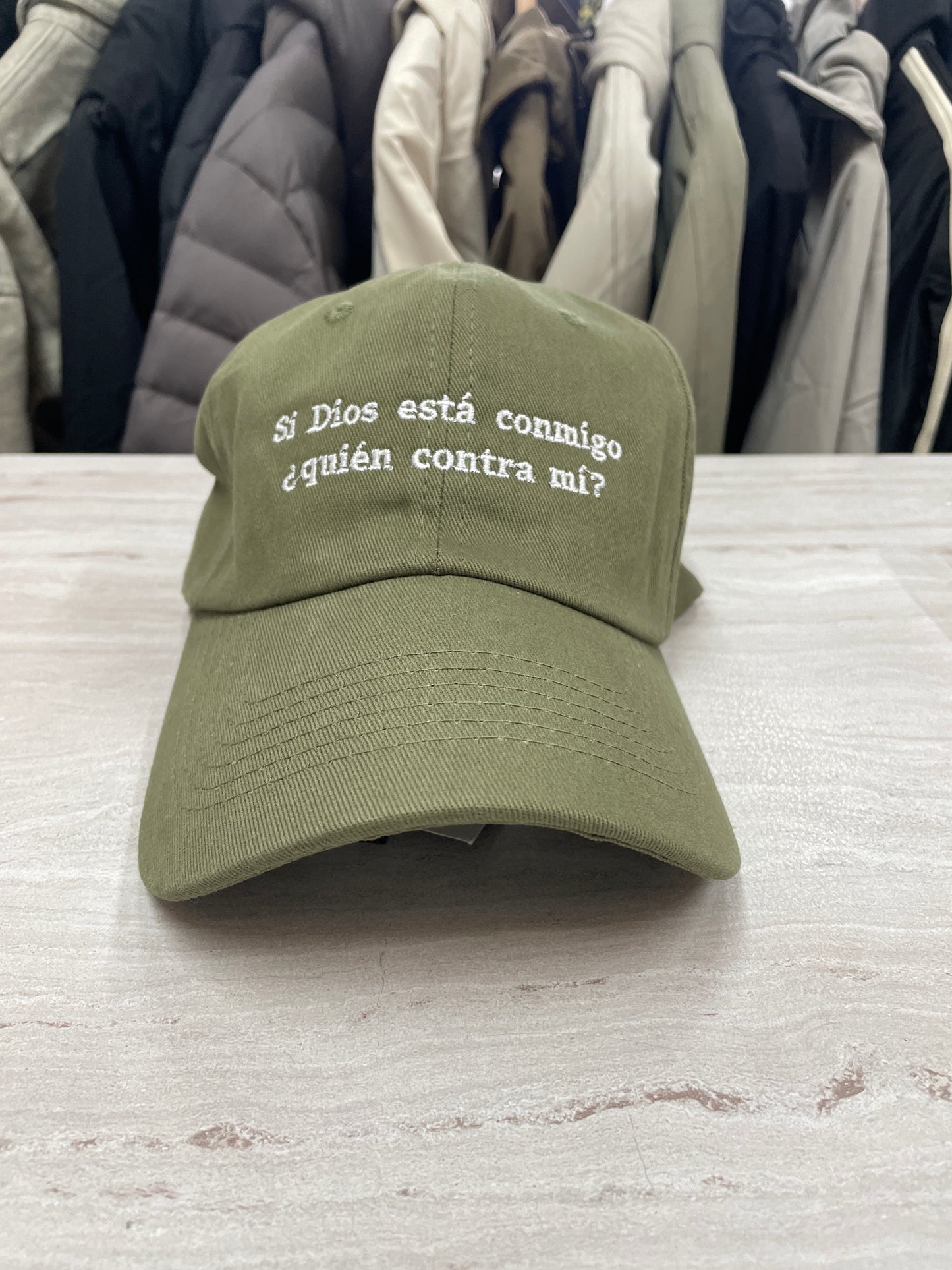 GORRA “SI DIOS ESTÁ CONMIGO”