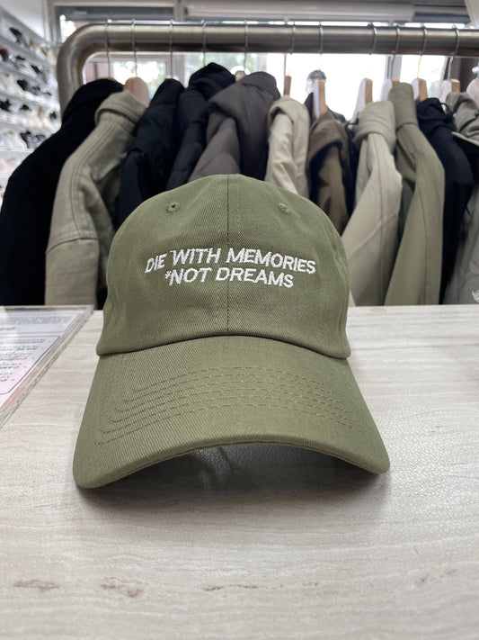 GORRA “DIE WITH MEMORIES NOT DREAMS”