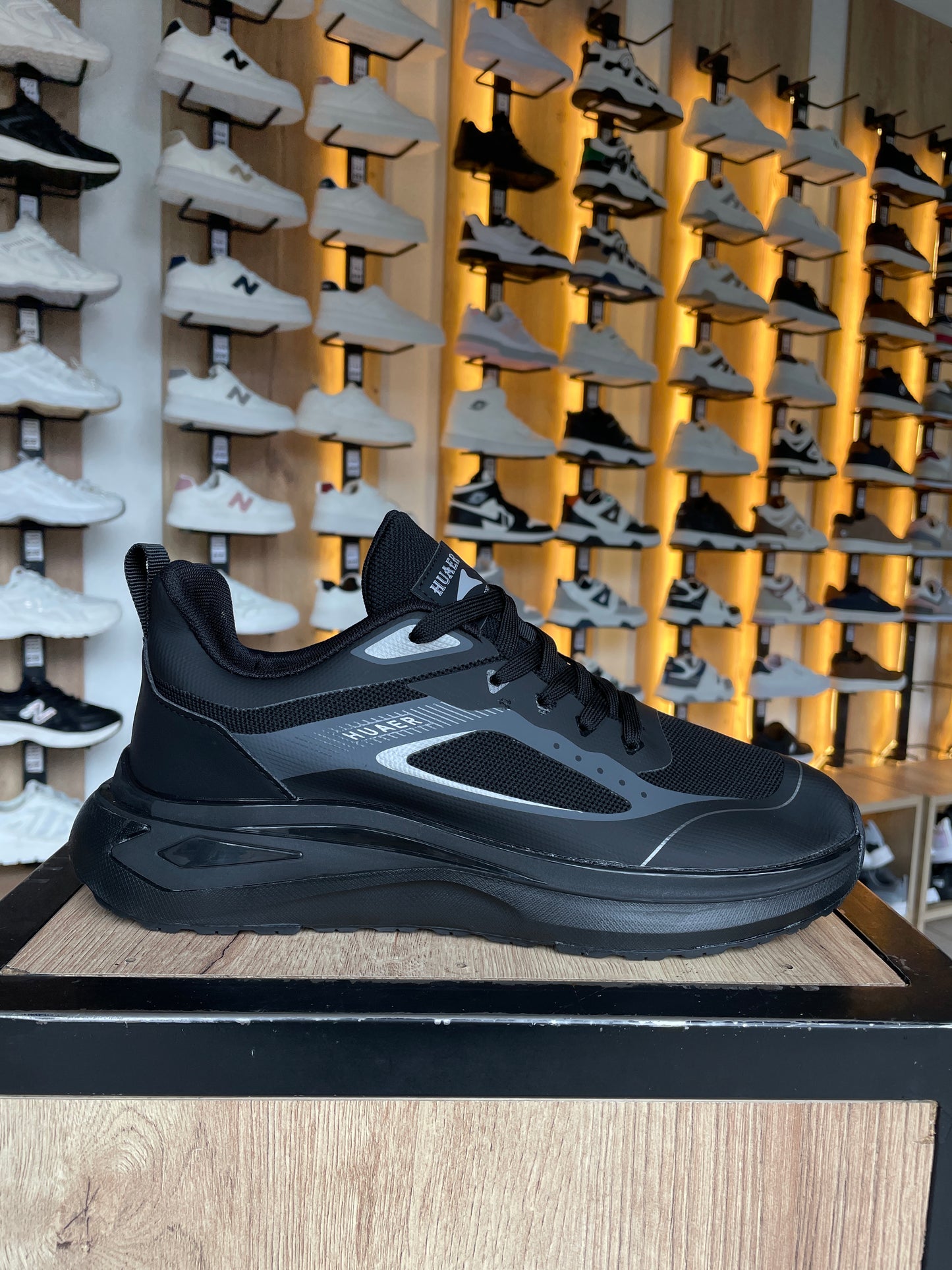 SNEAKER MR NEGRO