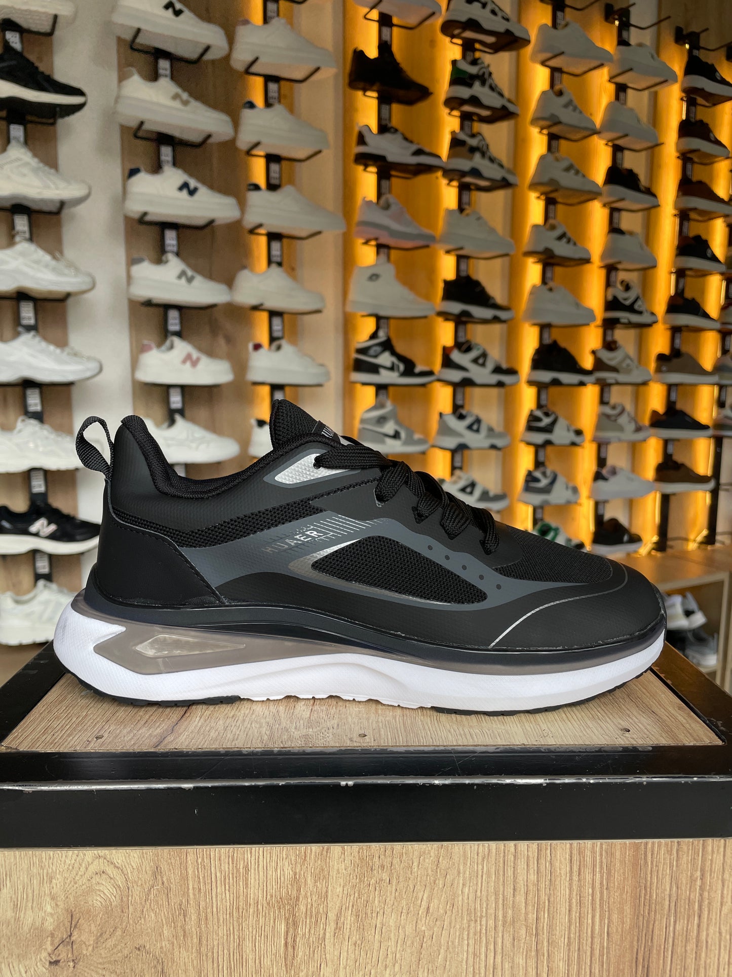 SNEAKER MR B/N