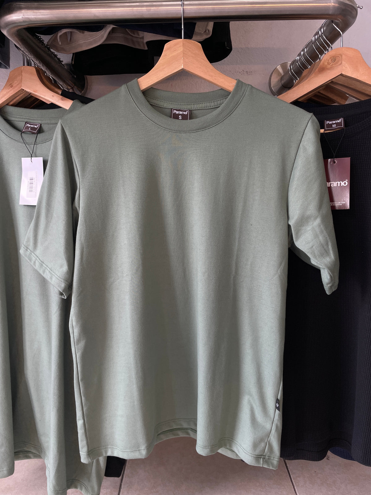 Camiseta standar basic
