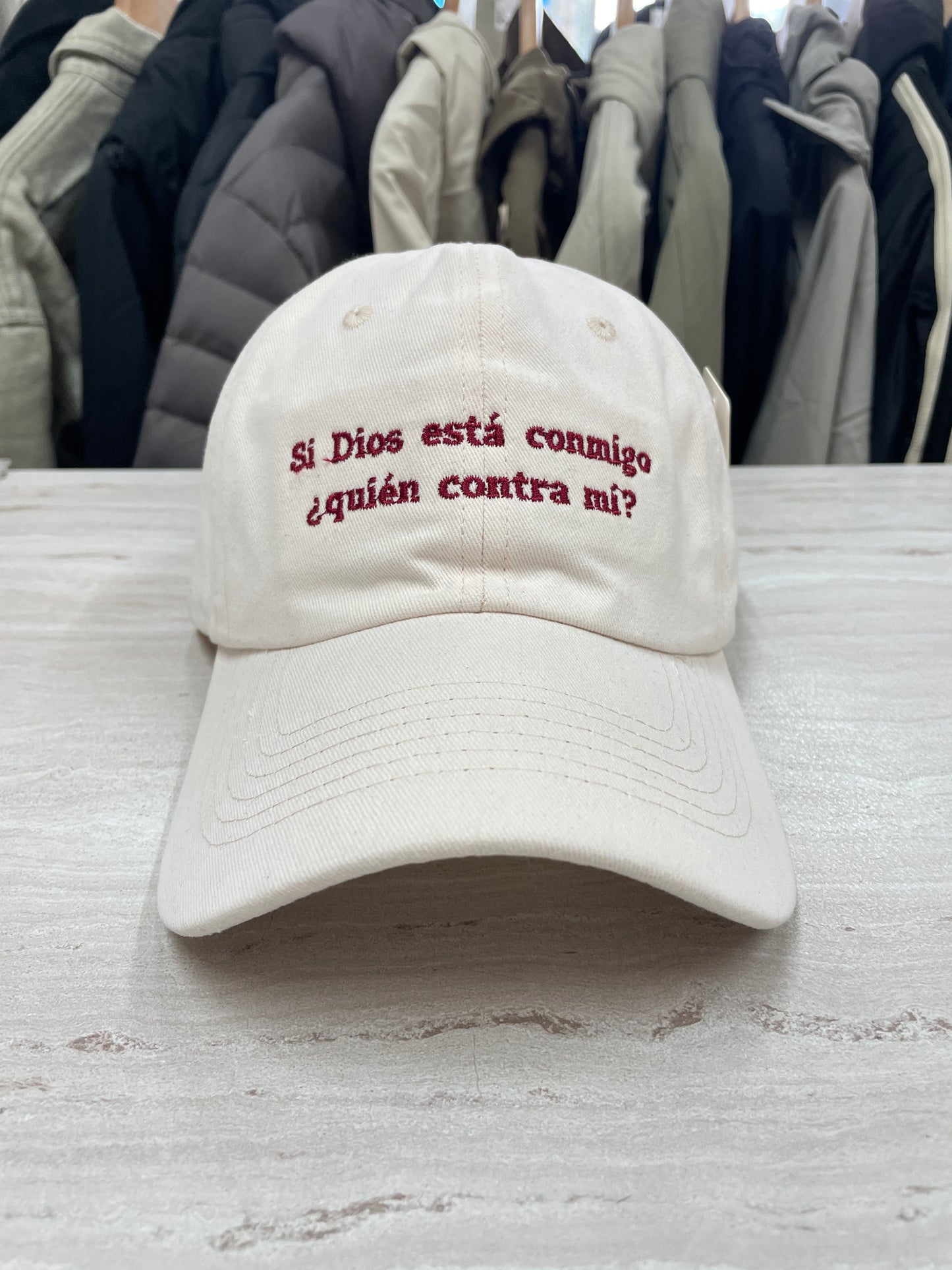 GORRA “SI DIOS ESTÁ CONMIGO”