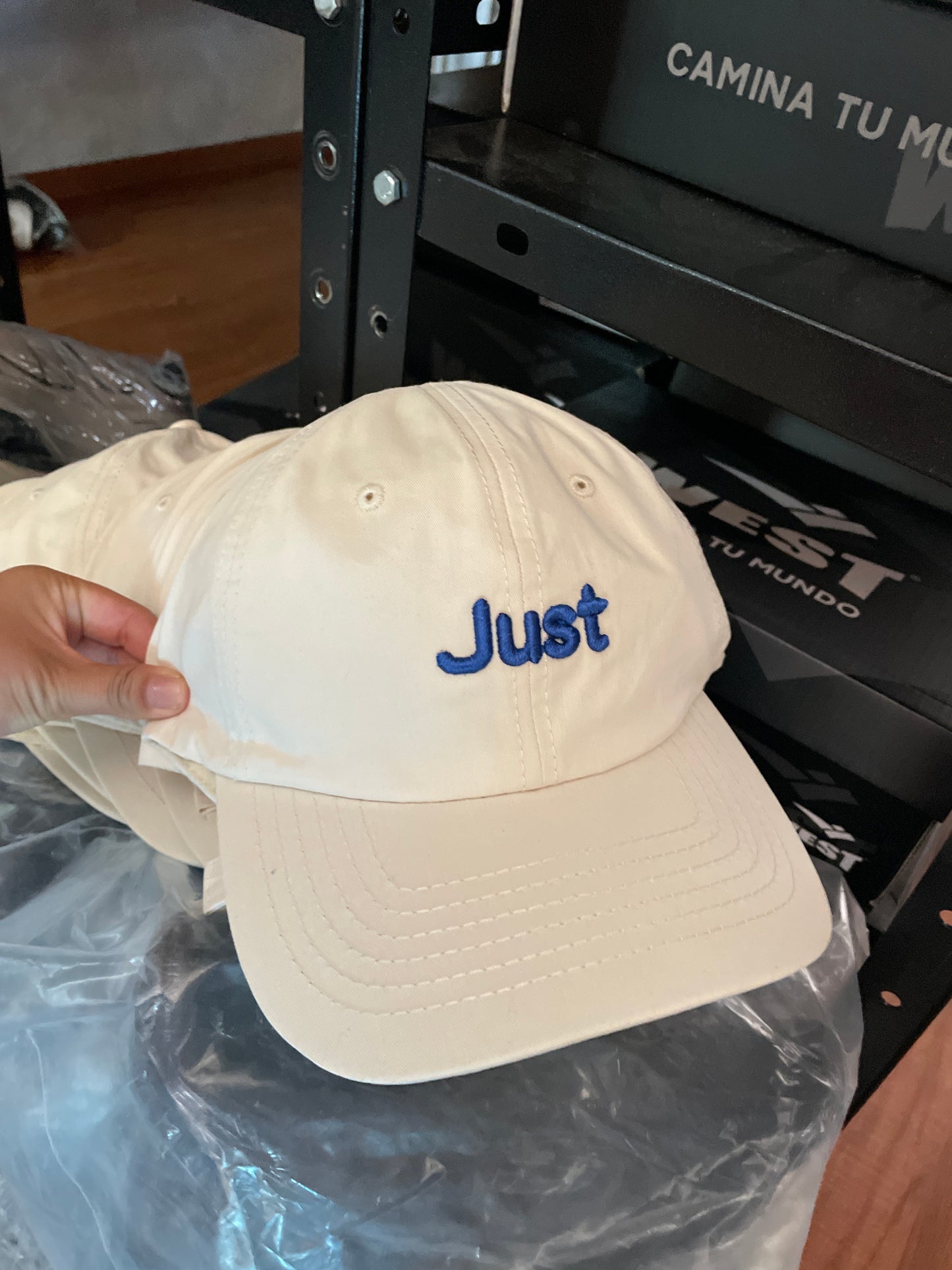 GORRA JT BEIGE