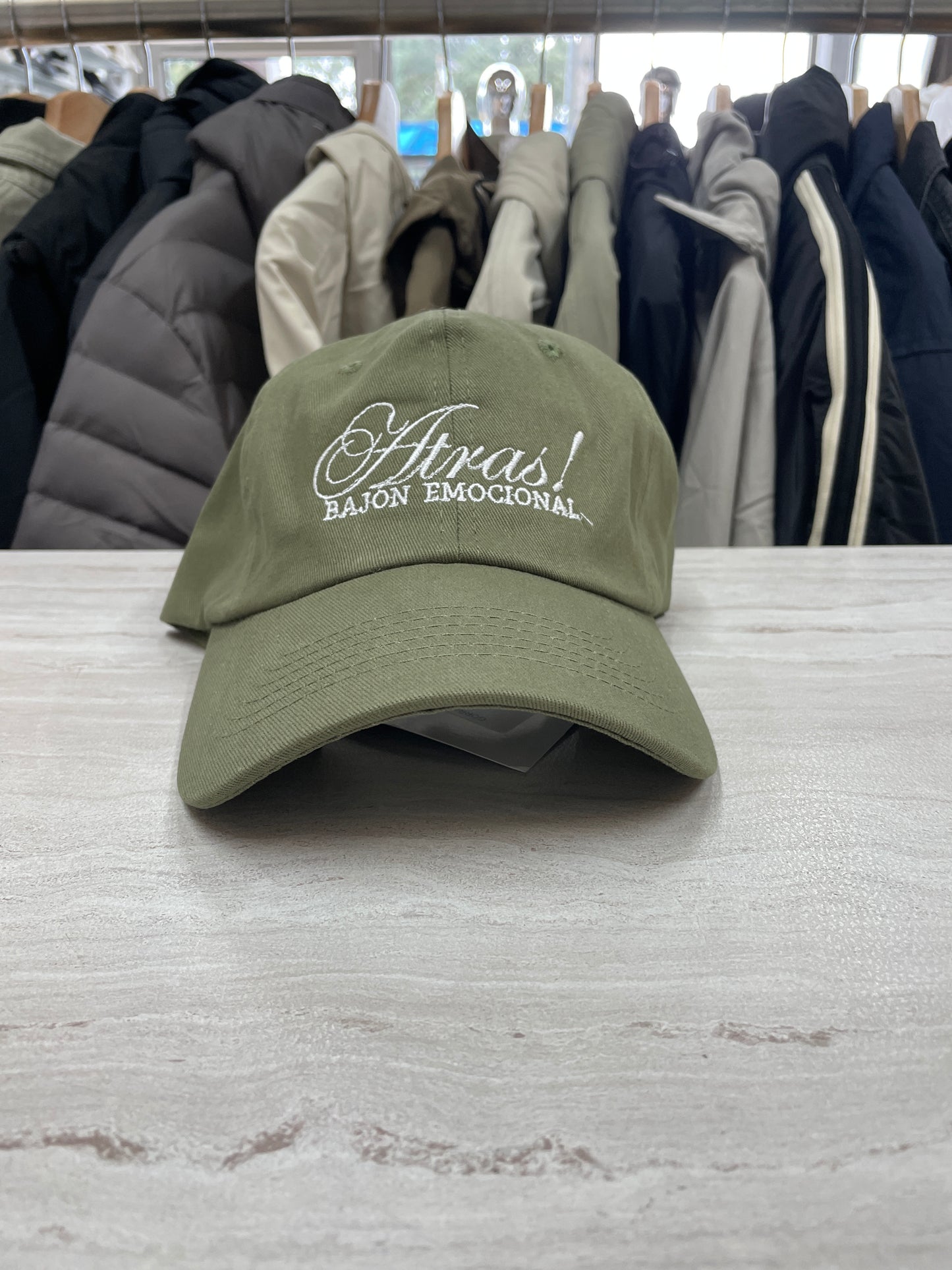 GORRA “ATRÁS BAJÓN EMOCIONAL”