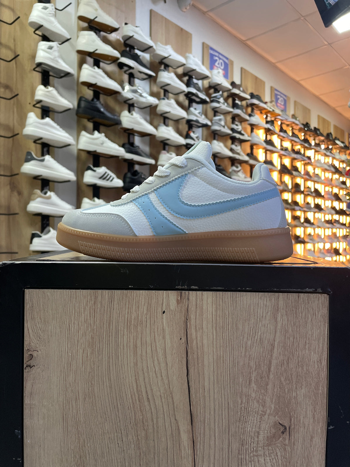 SNEAKER PU22W40 BLANCO/CELESTE