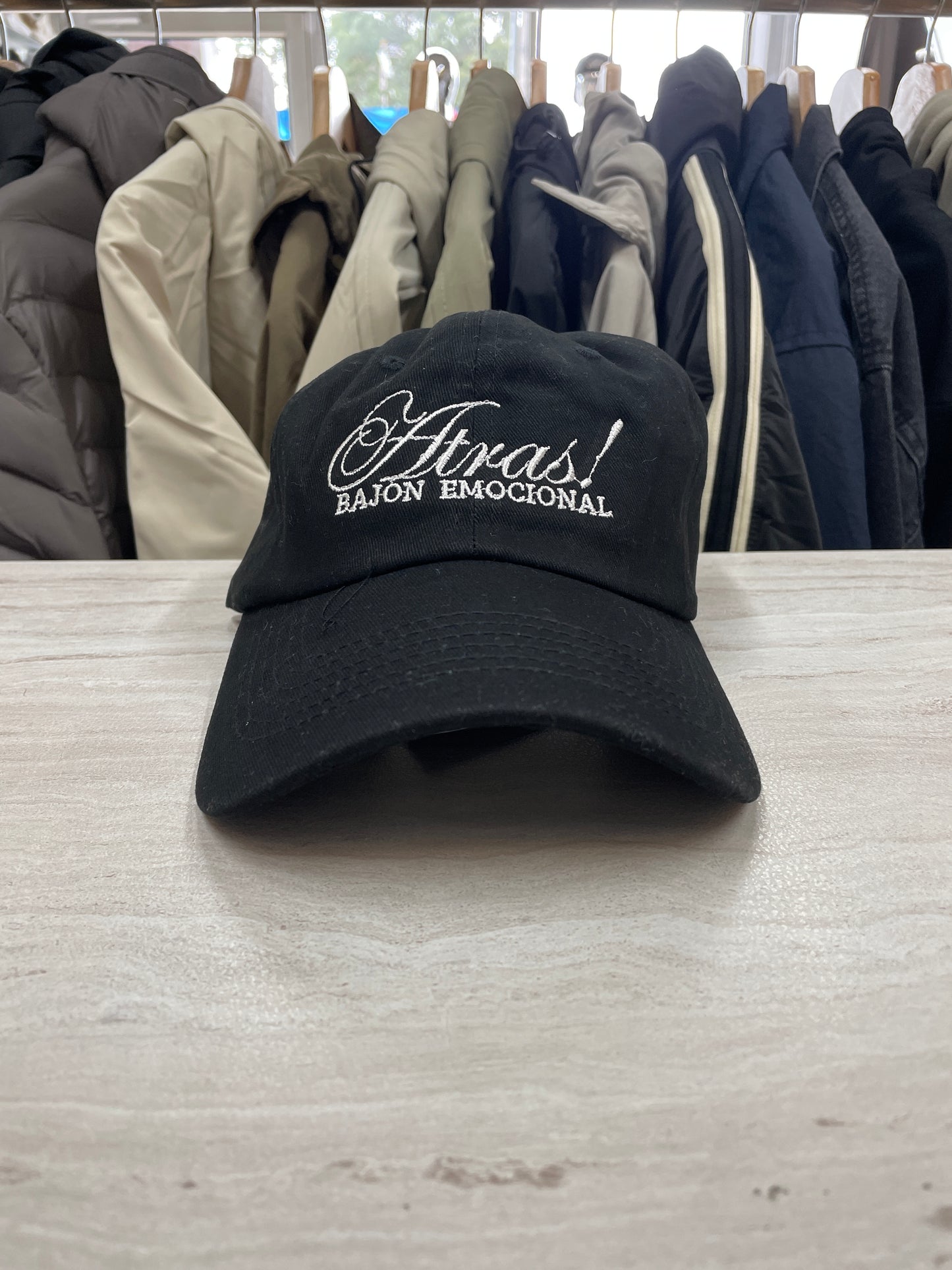 GORRA “ATRÁS BAJÓN EMOCIONAL”