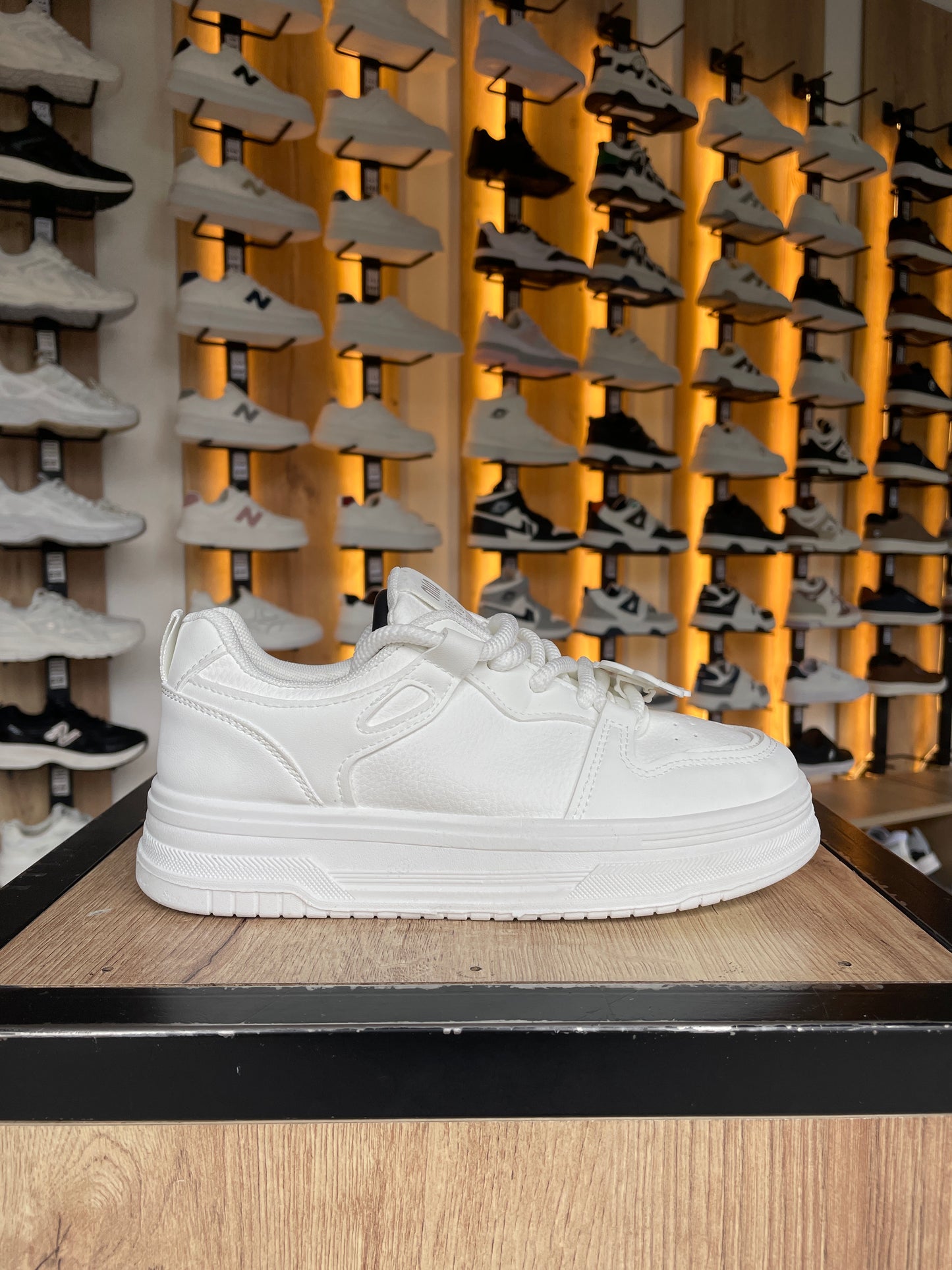 SNEAKER IN BLANCO