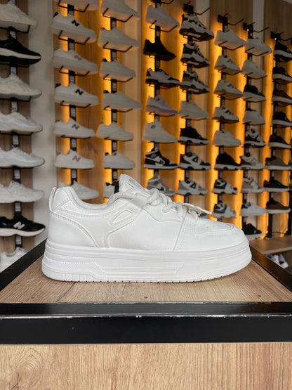 SNEAKER IN BLANCO