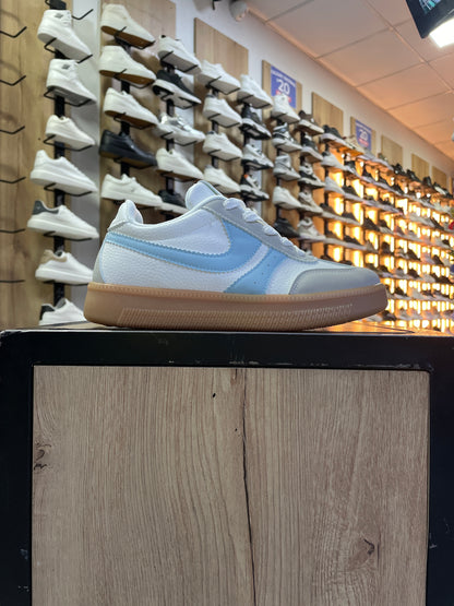 SNEAKER PU22W40 BLANCO/CELESTE