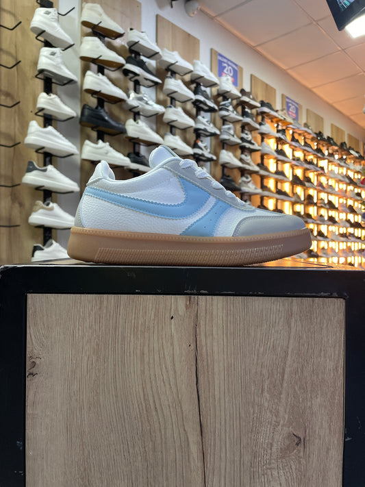 SNEAKER PU22W40 BLANCO/CELESTE