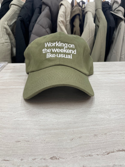 GORRA “WORKING ON THE WEEKEND LIKE USUAL”
