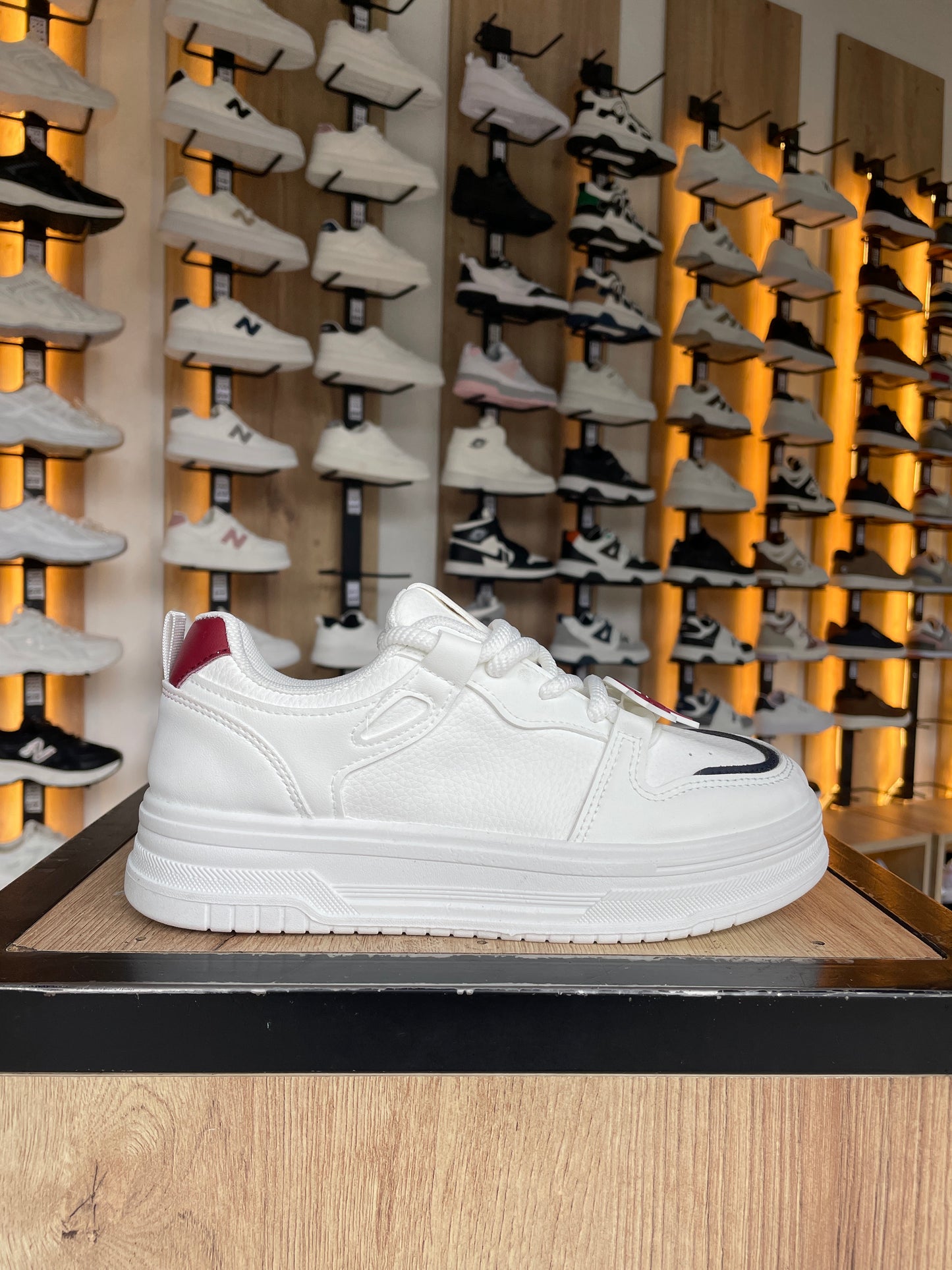 SNEAKER IN VINO