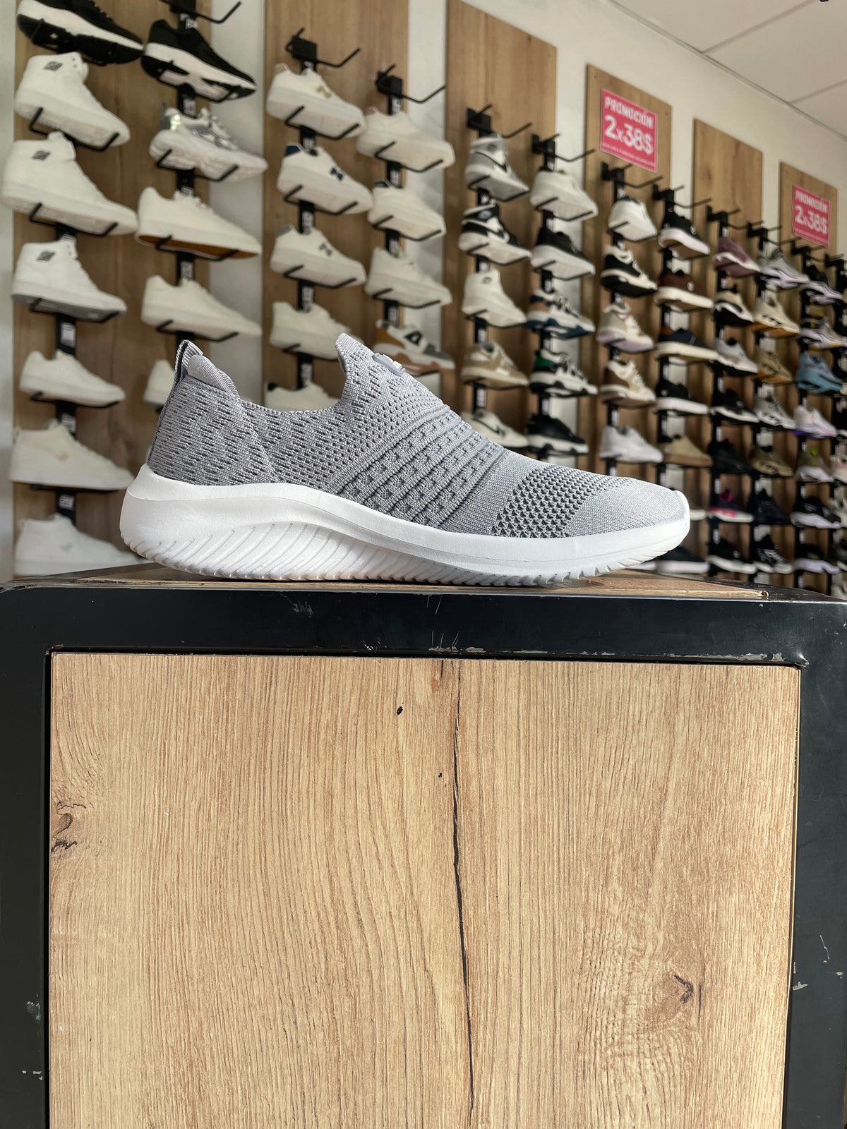 ZAPATILLA AT GRIS