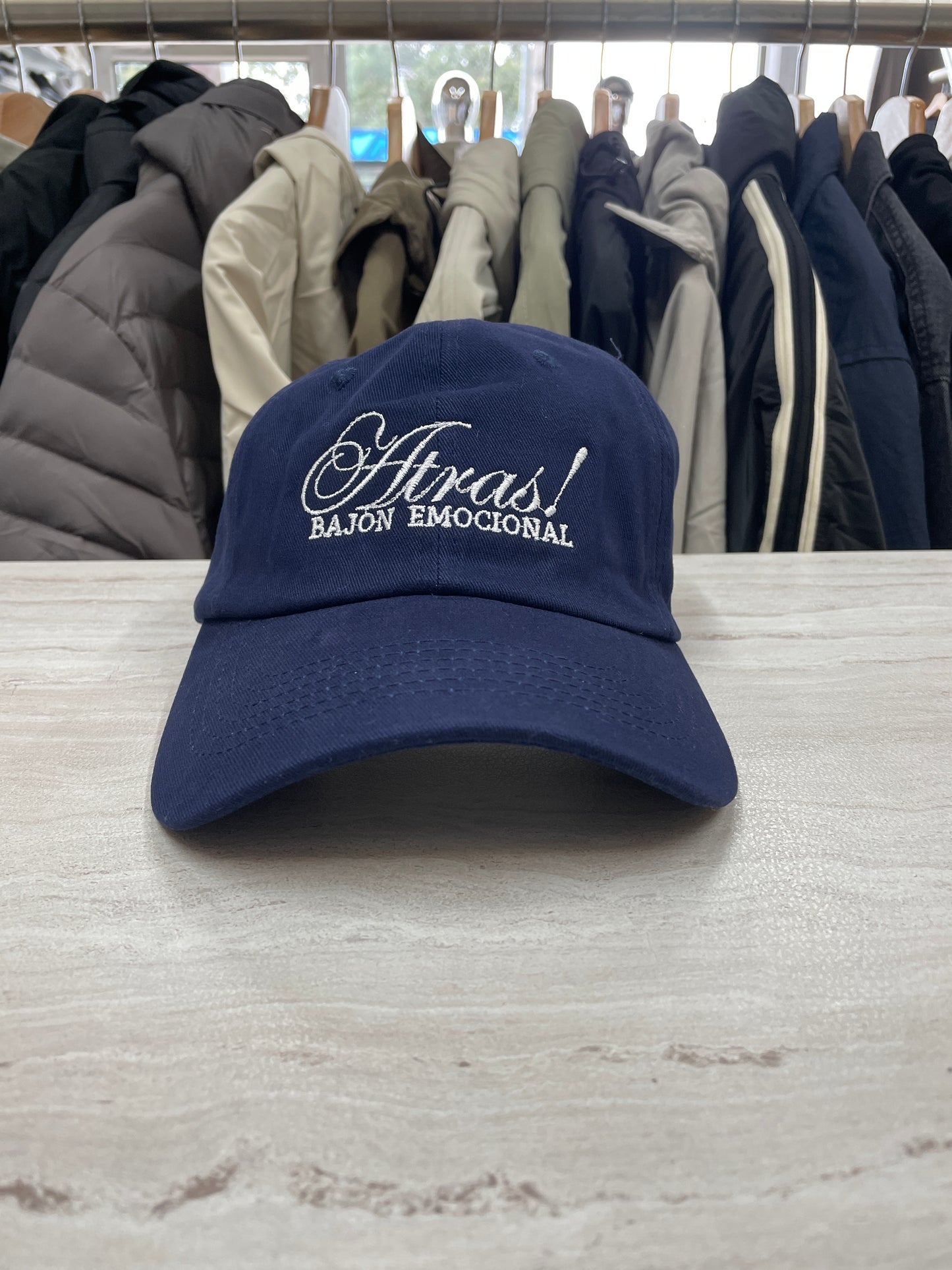 GORRA “ATRÁS BAJÓN EMOCIONAL”