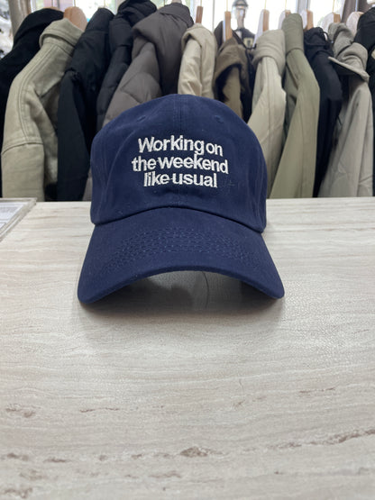 GORRA “WORKING ON THE WEEKEND LIKE USUAL”