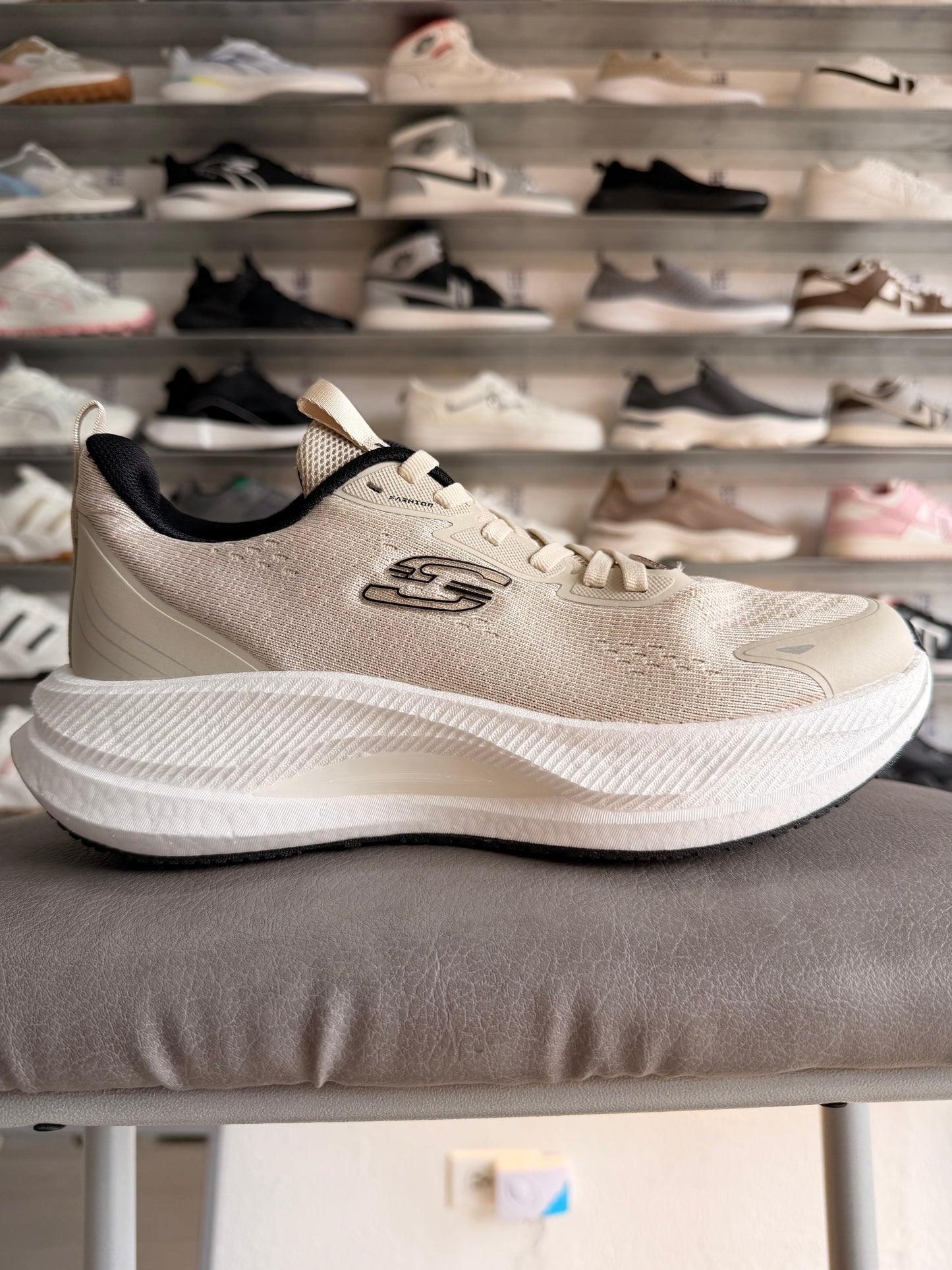 DEPORTIVO SKR BEIGE