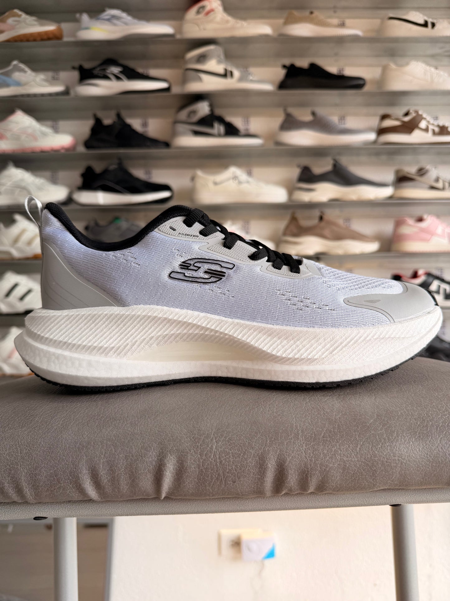 DEPORTIVO SKR GRIS