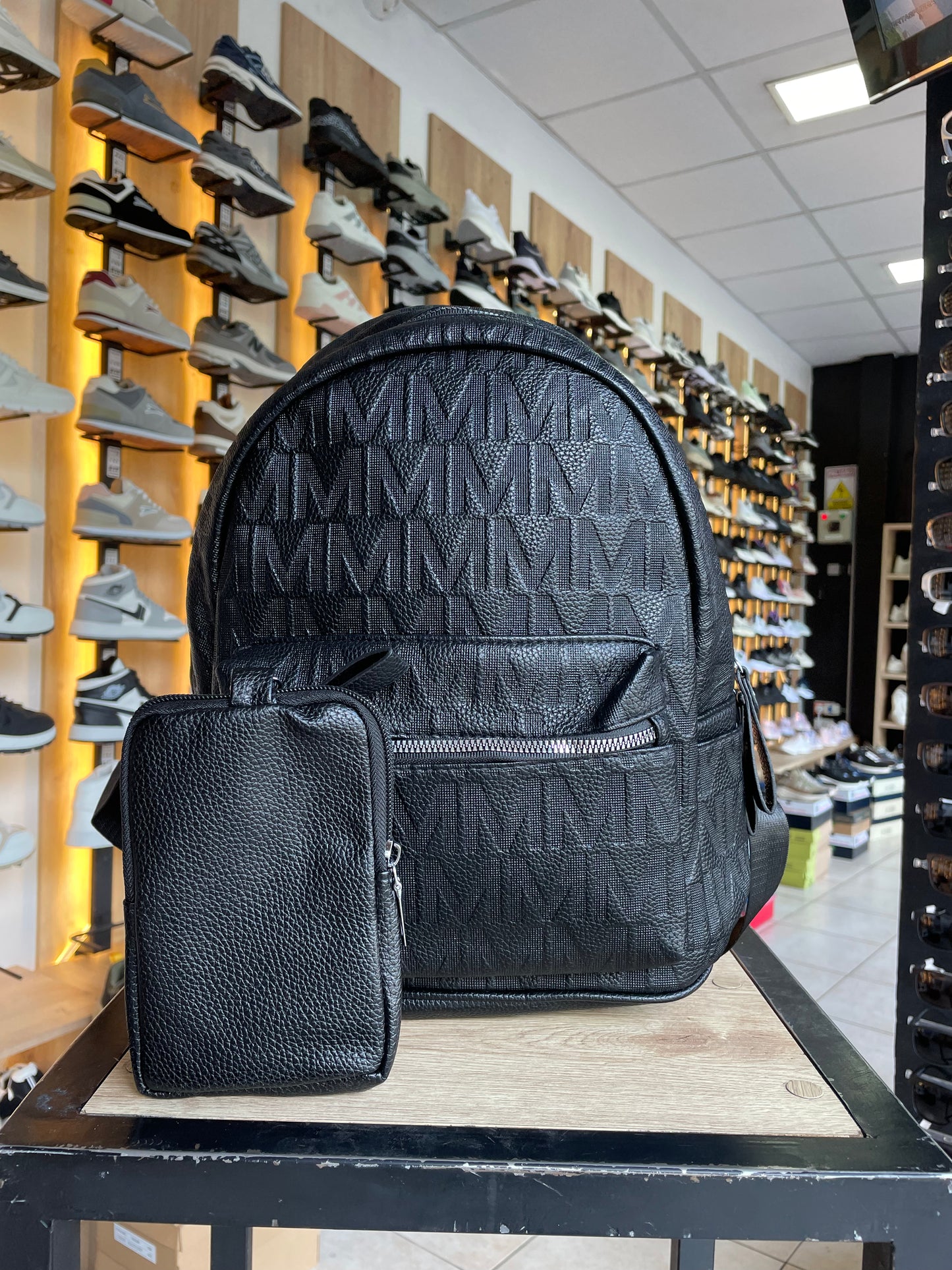 MOCHILA MW NEGRO