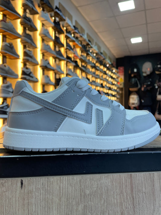SNEAKER LV GRIS NIÑOS