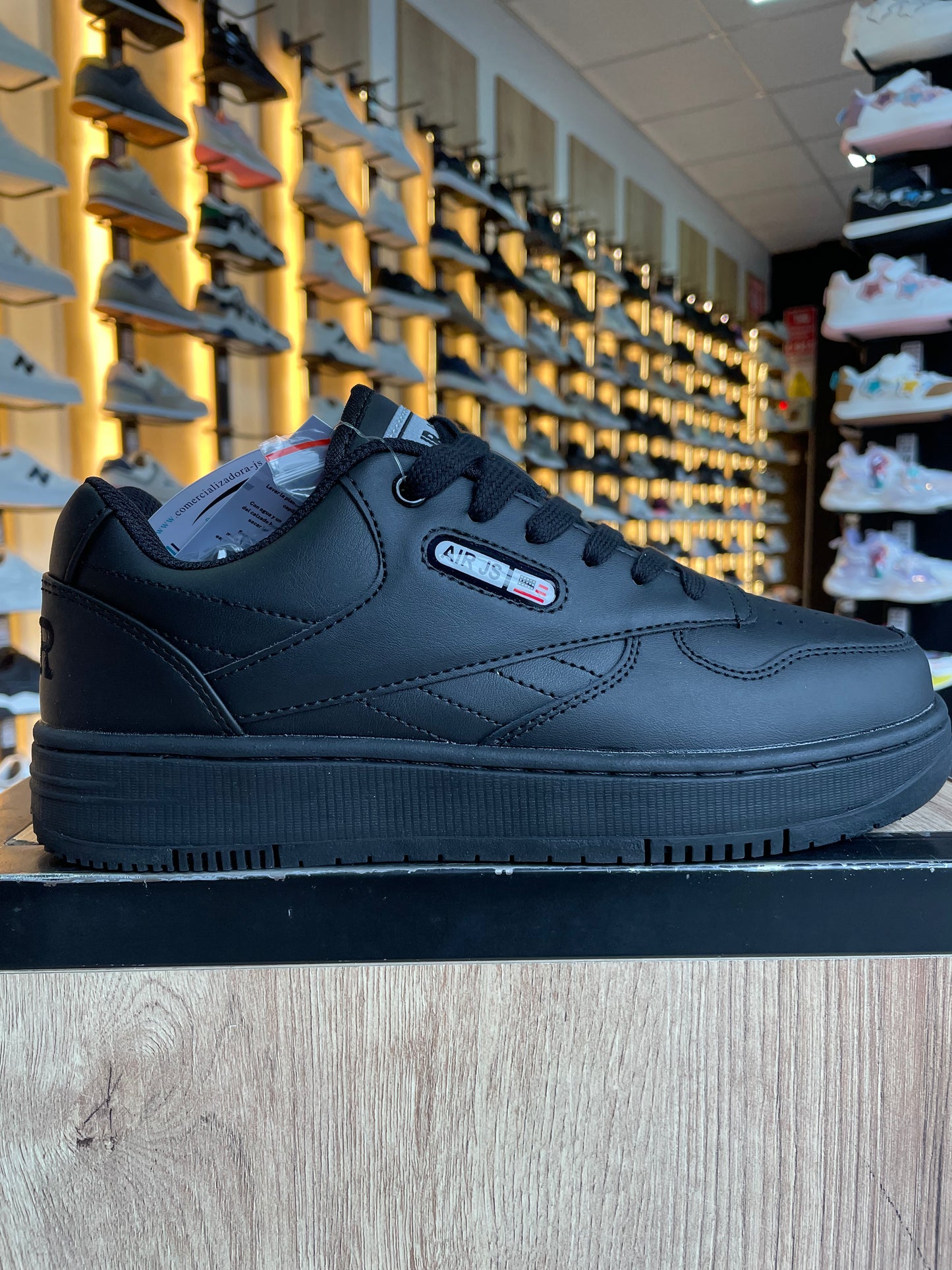 SNEAKER AIR JS BAJO NEGRO