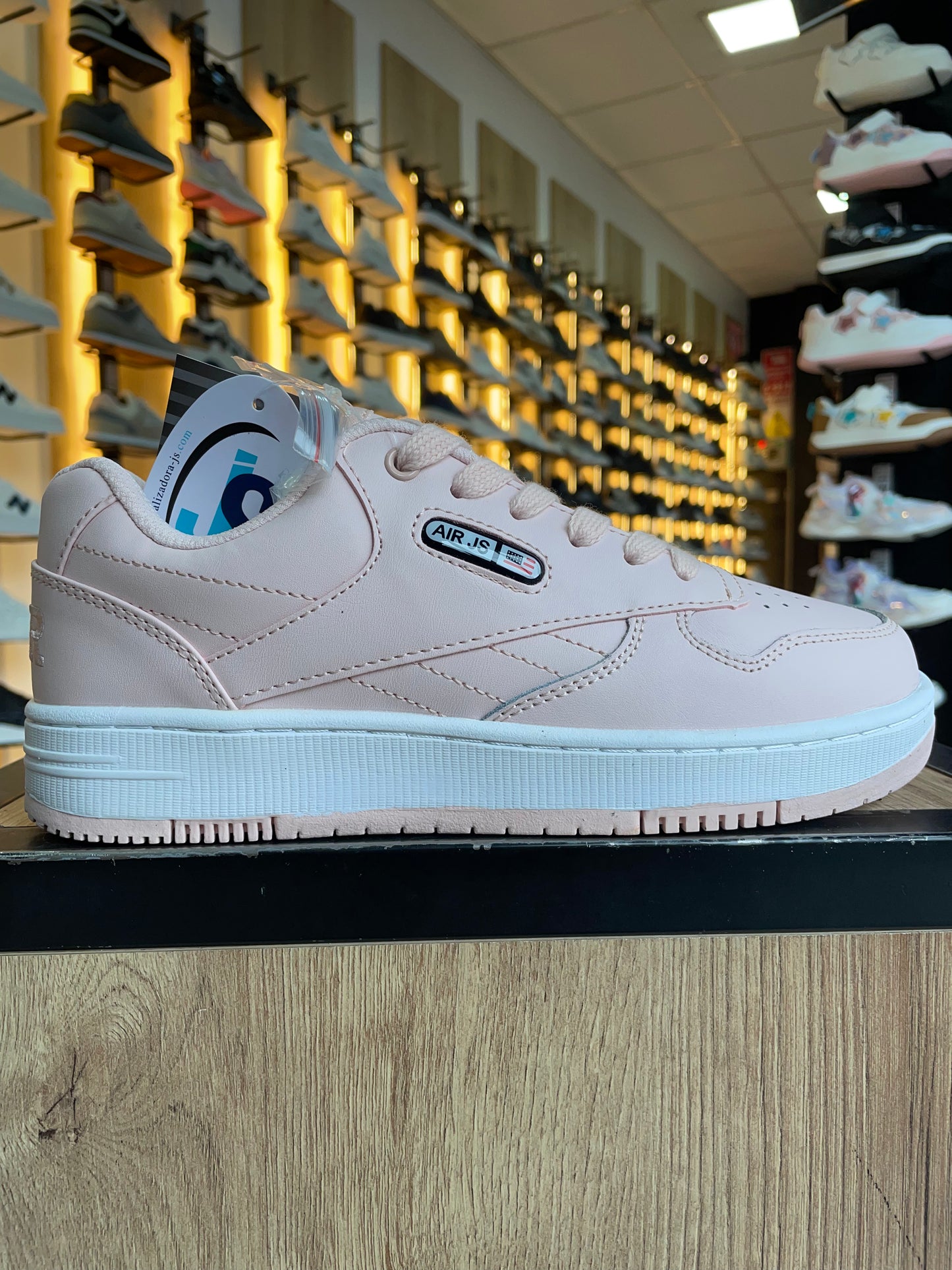 SNEAKER AIR JS BAJO ROSADO