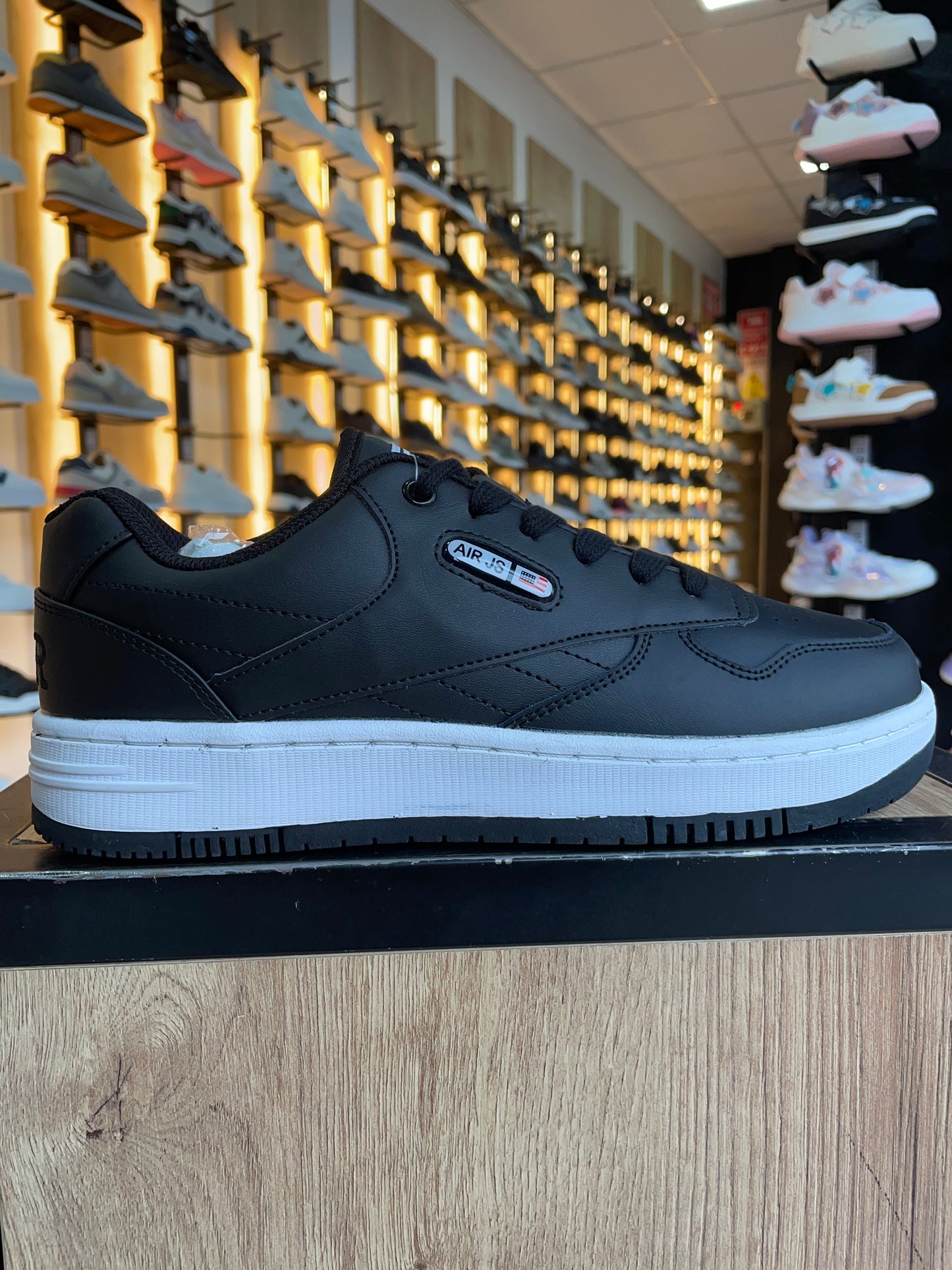 SNEAKER AIR JS BAJO B/N